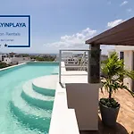 Kuyaan Coral Suites By Holiday In Playa